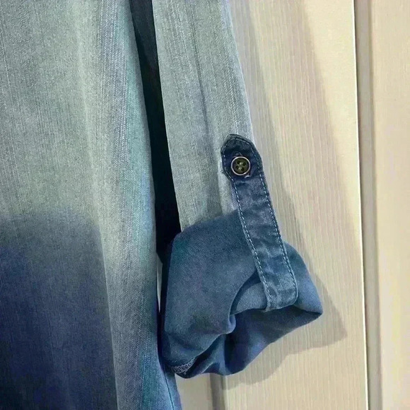 100% Tencel Chambray Button front Shirt. Size M - Picture 3 of 5